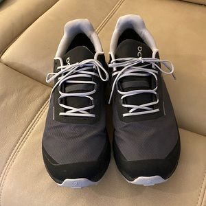 Mens 0N sneakers in excellent condition